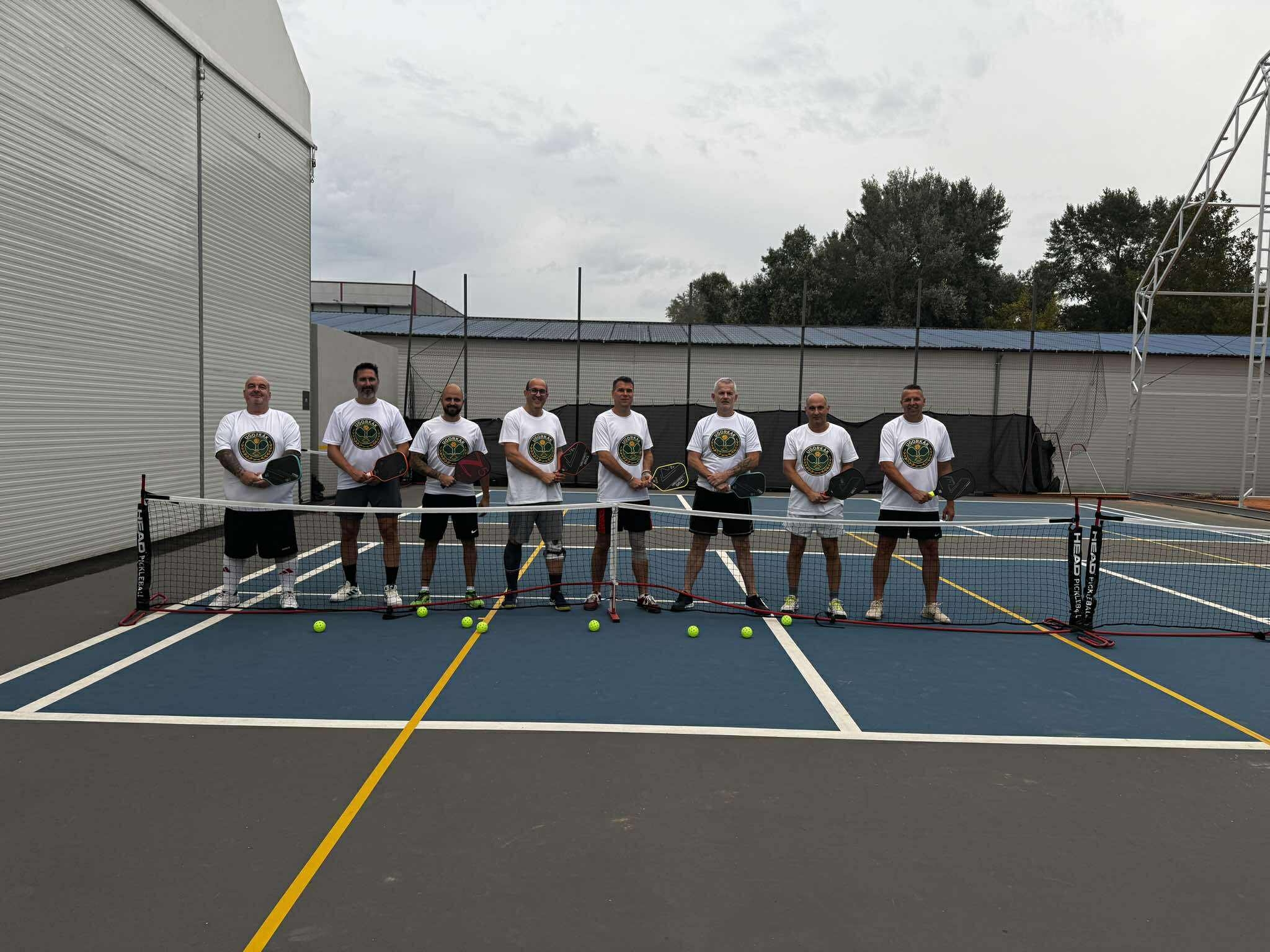 Csapatfotó kültéri pályán